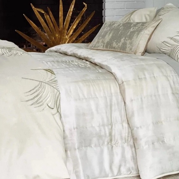 Michael Aram Cream Quilted Bedding. Full/Queen - Picture 1 of 3
